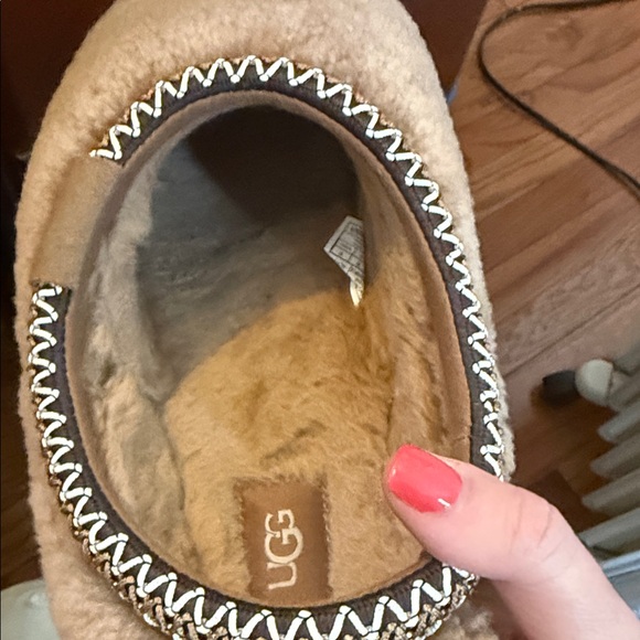 UGG womens slippers. Size 9 - Picture 7 of 8